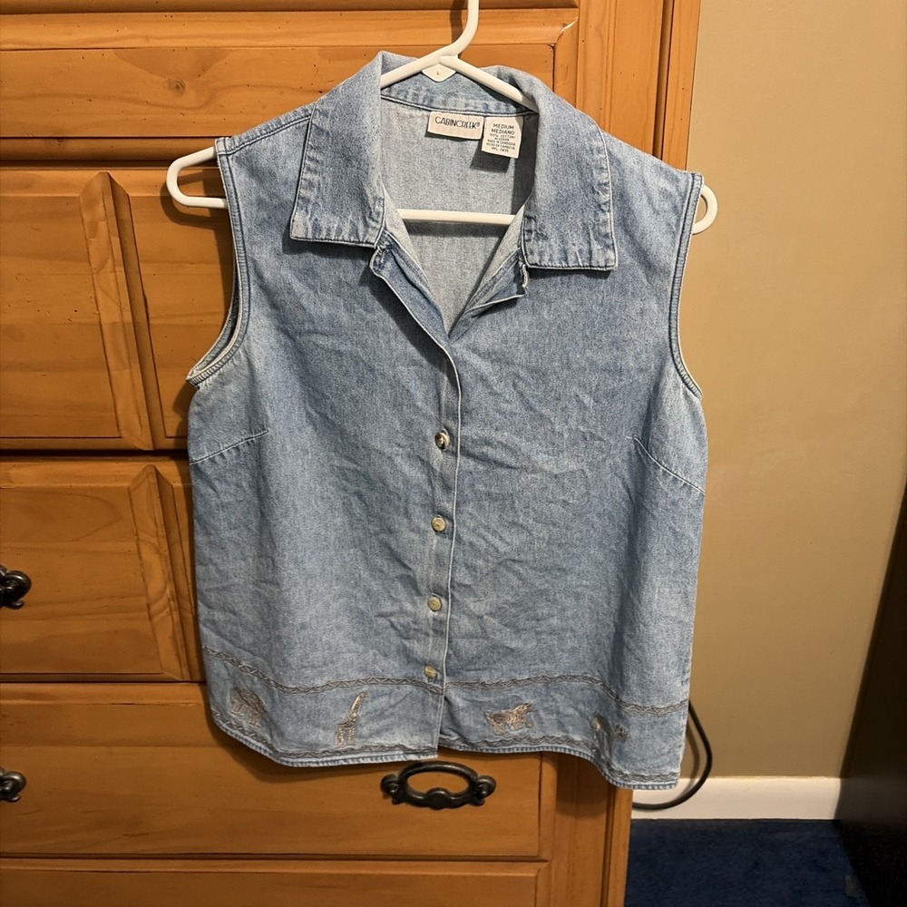CUTE VTG Women's Cabin Creek Denim Vest Size Medium, Embroidered Animals